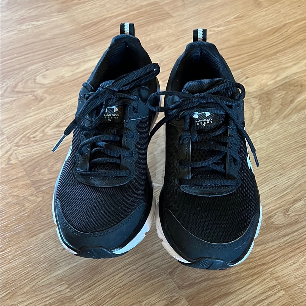 Women’s Black Under Armour Charged Assert 10 Running Shoe Size 8.5